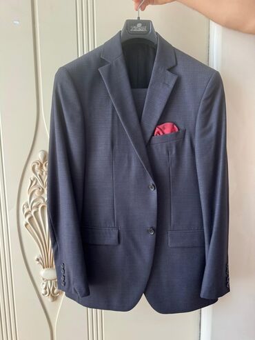 Kostyumlar: Zingal Riche brendindən tünd göy rəngli kişi kostyumu. Kostyum iki -da lalafo.az — 7 Kostyumlar: Zingal Riche brendindən tünd göy rəngli kişi kostyumu. Kostyum iki — 7