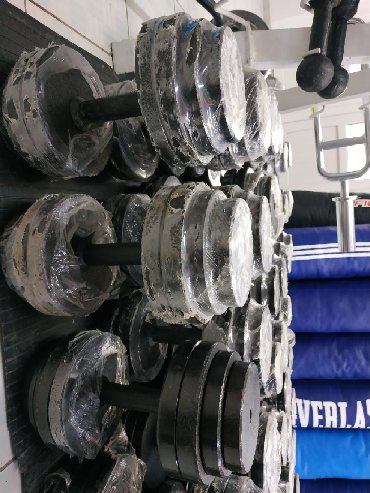 набор гантелей в чемодане со сборной штангой: 18х18 кг итого: 36 кг разборные гантели в спортивном магазине
