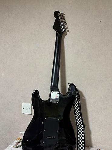 gitara qara: Hər ikisidə təzədir və az istifadə olunub. hobbi kimi alınıb.endirim — 1