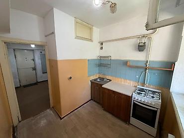 1 комната, 32 м², Золотой квадрат Индивидуалка, 2 этаж, Требуется ремонт at lalafo.kg 1 комната, 32 м², Золотой квадрат Индивидуалка, 2 этаж, Требуется ремонт