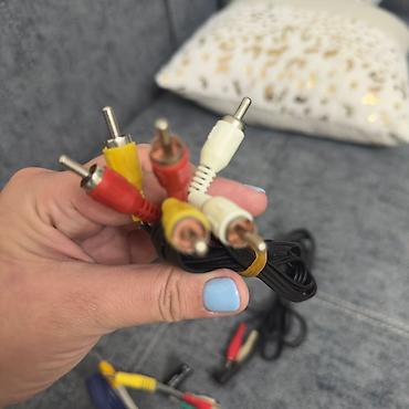 Audio və video kabellər: AV kabelləri dəsti Məhsulun tərkibi: - 3.5 mm TRRS (4-pole) kişi jack — 6