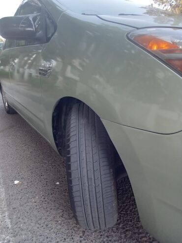 Toyota: Toyota Prius Hybrid – liftbek - Yanacaq sistemi: hibrid (benzin + — 1