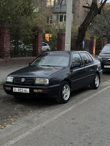 Volkswagen: Volkswagen Vento: 1993 г., 2 л, Механика, Бензин, Седан