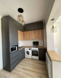 2 комнатные квартиры в бишкеке продажа мкр тунгуч: 1 бөлмө, Толугу менен эмереги бар