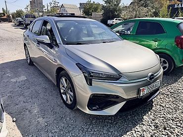 baic eu5: Продаю GAC Aion S, цвет бежевый, запас хода 430 км, но по факту 380 — 7