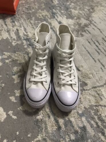Кроссовки и спортивная обувь: Мужские кроссовки, 36, Converse, Новый, цвет - Белый, Самовывоз at lalafo.kg Кроссовки и спортивная обувь: Мужские кроссовки, 36, Converse, Новый, цвет - Белый, Самовывоз