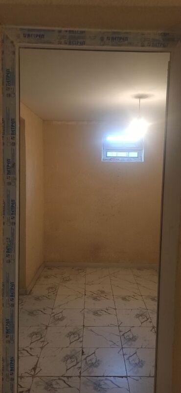 разделитель комнаты: 50 м², 3 комнаты, Парковка, Забор, огорожен