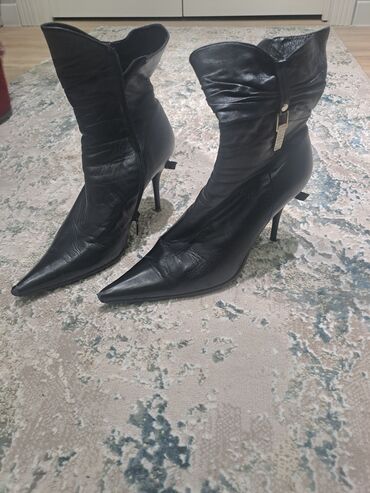 Ботинки и ботильоны: Женские ботильоны на шпильке, 2 пары. 1) Бордовые ботильоны с — 3