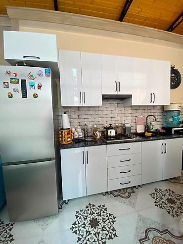 metbext ucun divan: Mətbəx mebeli 550₼. Ölçü 2.90. Üstünde qaz moyka aspirator verilir — 1