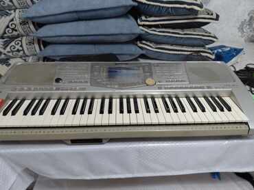 профессиональные музыкальные инструменты: Синтезатор-аранжировщик Yamaha (серия PSR; на панели обозначение