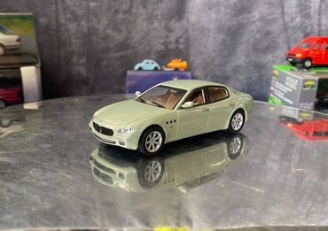 zelenye muzhskie sportivnye kostyumy: Коллекционная модель Maserati Quattroporte V light green 2005