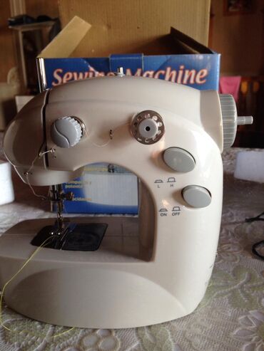 где можно купить мини швейную машинку: Швейная машина Б/у,Электромеханическая, 1-нитка, Самовывоз