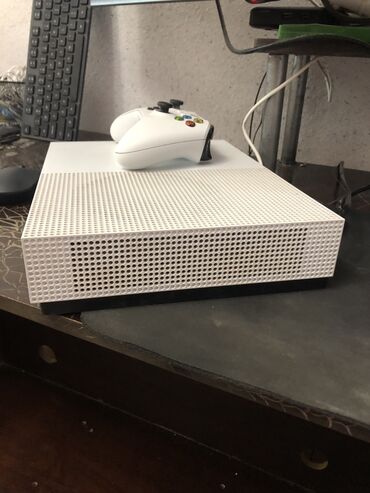 прокат xbox 360: Xbox One S 1Tb состояние отличное ухоженный привезен из Европы в