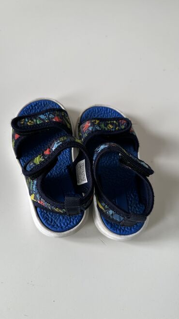 сандали для девочек: Продаю детские сандали, 24 размер, невесомые, идеальны для прогулки