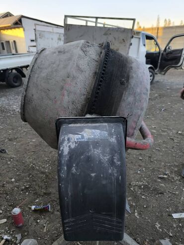 salih.kg фото: Бетономешалка Мобильная, Ручная, Средняя (150 - 300 л), Б/у