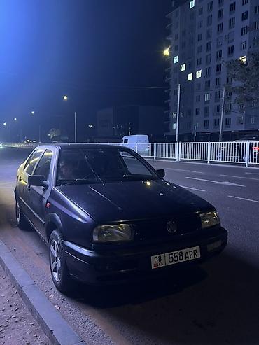 Volkswagen Vento: 1993 г., 1.8 л, Механика, Седан
