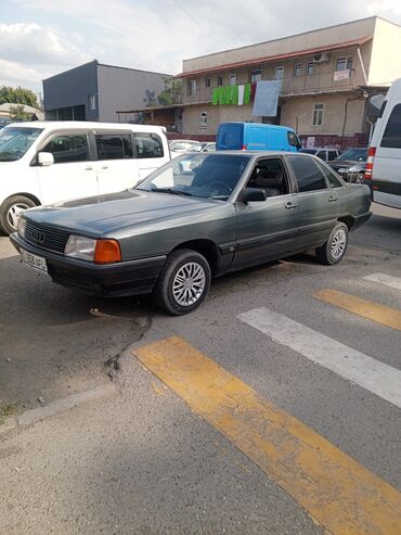 машина до 250000: Audi 100: 1985 г., 1.8 л, Механика, Бензин, Седан