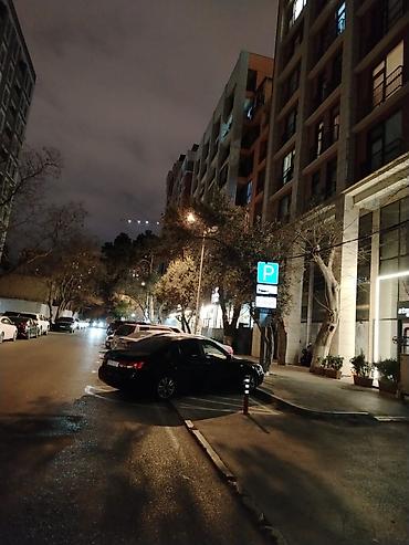 авто базар: Qaraj premium binada yerləşir.Şərq bazarının arxasına düşür.Qiymətdə — 6
