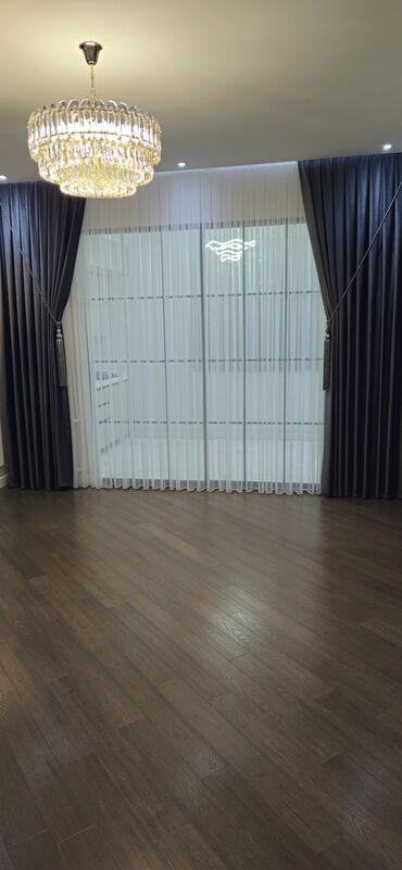 Pərdə və tüllər: Pərdələr otağa zəriflik və rahatlıq gətirir. Klassik üslubda dizayn — 4