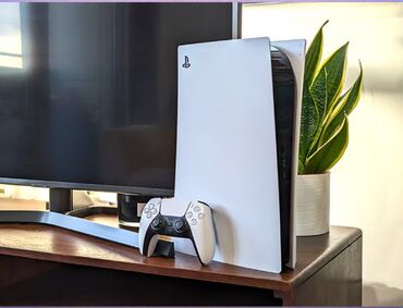 Playstation 5 Az islenmis,ideal veziyyetde 1 original pult-620 azn 2