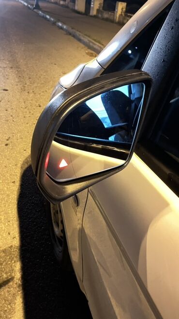 Yük maşınları: Ağ rəngli yük/furqon tipli mikroavtovan Xüsusiyyətlər: - Geniş yan — 10