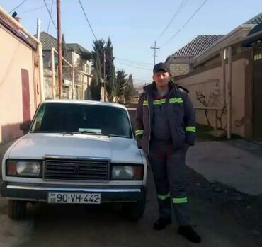 07 yedi: VAZ 2107, ağ rəngli sedan Xüsusiyyətlər: - Korpus: 4 qapılı sedan -