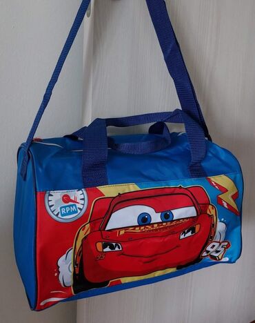 Sportske torbe i rančevi: Dečije torbe za trening/putovanja . 38*22
Cena 1600 din — 10