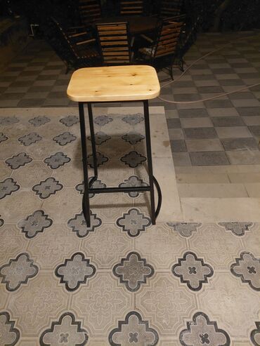 Taburetlər: Sənaye üslubunda bar tabureləri - Oturacaq: təbii ağacdan, yumru — 4