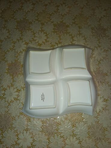 Digər dəstlər və servizlər: 1) Çərəz qabı. Çəhrayı rəng qabın dizaynına xüsusi və qeyri-adi — 6