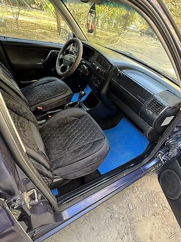 Volkswagen: Volkswagen Golf: 1994 г., 1.6 л, Механика, Бензин, Хэтчбэк — 10