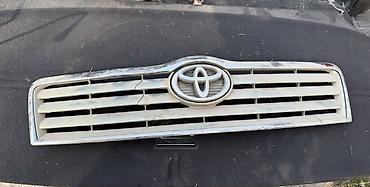 Решетка радиатора Toyota (эмблема Toyota по центру), горизонтальные