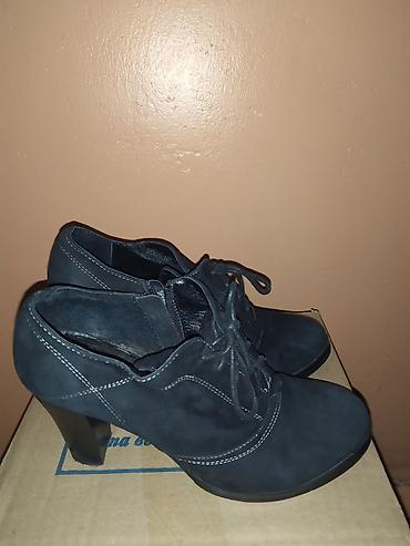 Продавцы-консультанты: Эти все женские обуви восемь пар за 5000 сом все в хорошем состоянии — 11