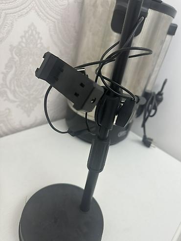 study lamp: Кольцевая LED‑лампа на настольной подставке с держателем для телефона — 2