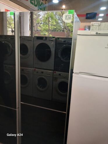 metbex soba: 2 qapılı Indesit Soyuducu Satılır, rəng - Qara