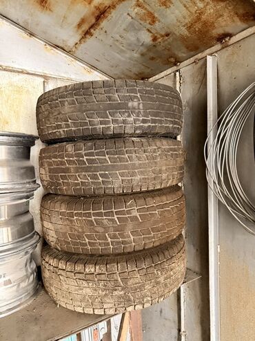 набор рожковых ключей: Комплект из 4 автомобильных шин. С дисками - Размер: 235/75 R15 -