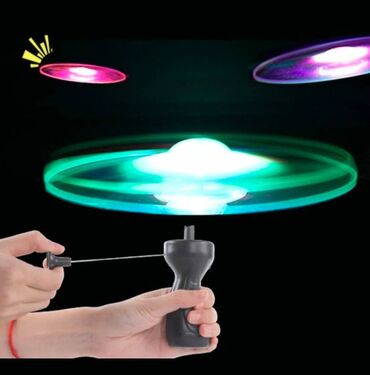 kuce igračke: Nov svetleći leteći disk. Ima tri LED boje crvena, zelena i plava