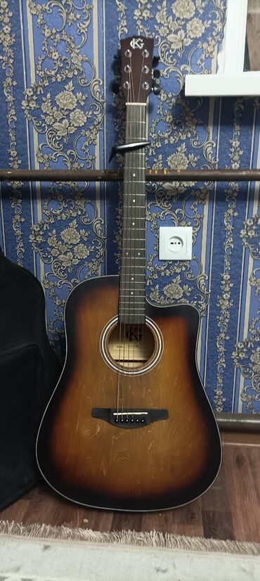 микрофон для стрима: Акустическая гитара KG (дредноут с вырезом), оттенок sunburst