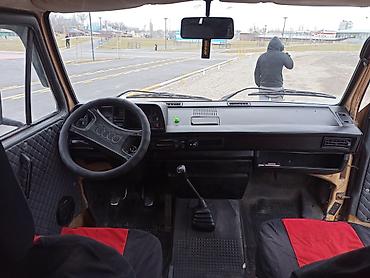 Volkswagen: Volkswagen Transporter: 1985 г., 1.8 л, Механика, Бензин, Минивэн — 11