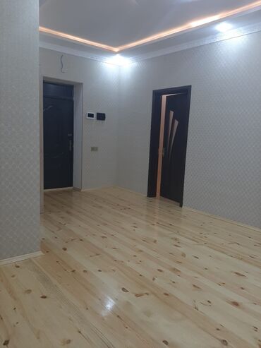 Həyət evləri və villaların satışı: Satılır: həyət evi - Ümumi görünüş: Hündür daş hasarla əhatələnmiş — 5