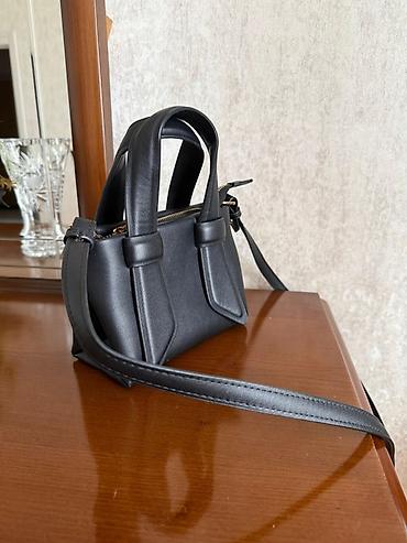 Çantalar: Qara mini çiyin/əl çantası - Material: yumşaq eko‑dəri - Rəng — 4
