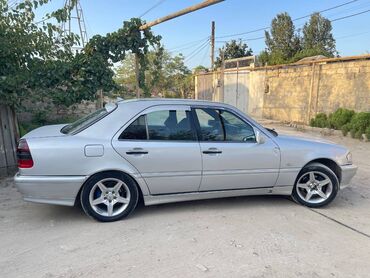 mercedes benz smart: Mercedes-Benz 220: 1.8 l | 1998 il Sedan