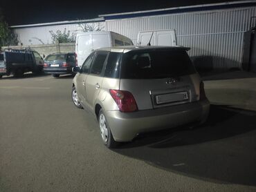 буду айнек: Toyota ist: 2002 г., 1.5 л, Автомат, Газ, Хетчбек