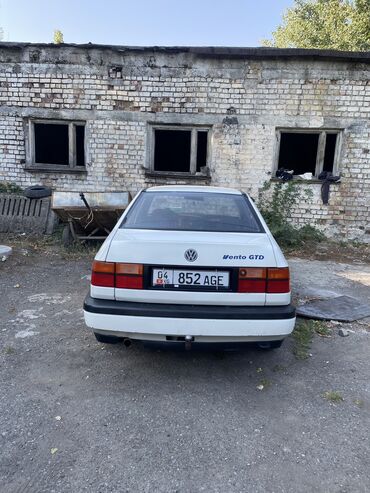 срочно продать машину: Volkswagen Vento: 1993 г., 1.8 л, Механика, Бензин, Седан