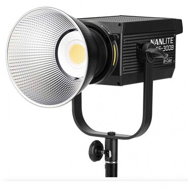 световые лампы: Nanlite FS 300 B - светодиодный профессиональный осветительный прибор