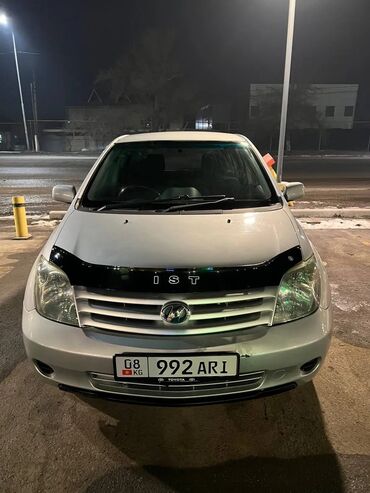 состояние средняя: Toyota ist: 2004 г., 1.3 л, Автомат, Бензин