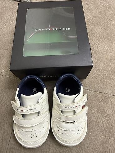 Детская одежда и обувь: Tommy Hilfiger uşaq ayaqqabısı 0-6 ay. Yep yeni. Çox baha alınıb — 1