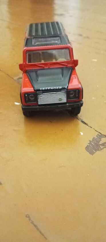 Manejlər: Metal oyuncağı “Land Rover Defender” model avtomobil - Korpus: metal