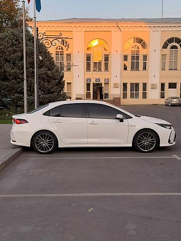 гибрид бензин: Toyota Corolla: 2022 г., 1.8 л, Автомат, Гибрид, Седан — 4