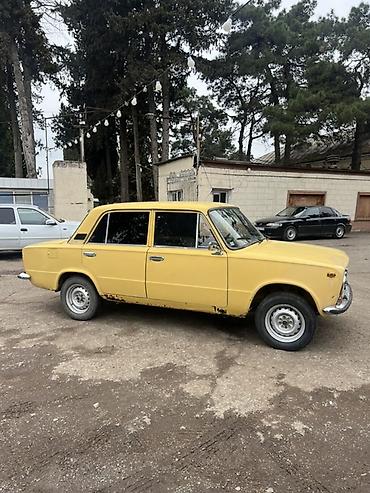 VAZ (LADA): Model: VAZ 2101 “Jiquli” Kuzov: sedan, 4 qapı Rəng: sarı Ön-arkalı — 2