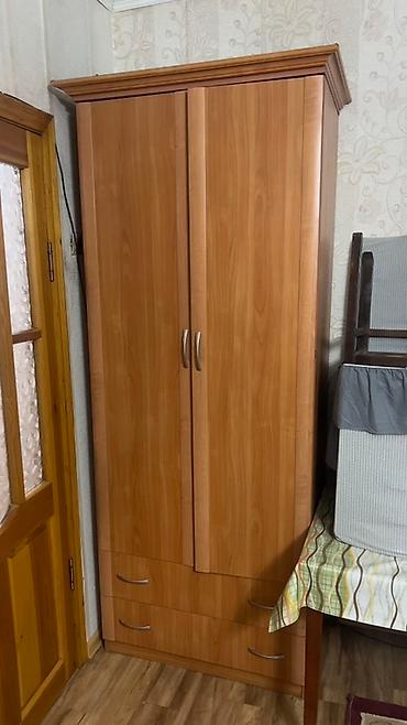 стол для офиса угловой: Гостиная стенка + платяной шкаф, в едином стиле (цвет под вишню/бук) — 3